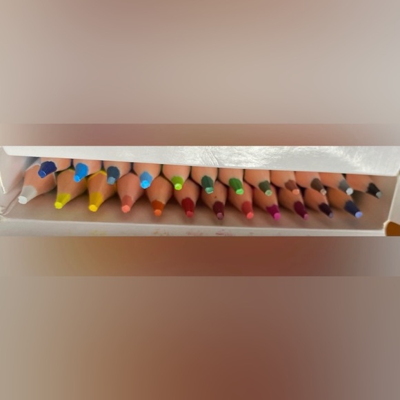 Crayola Bundle - Picture 3 of 5